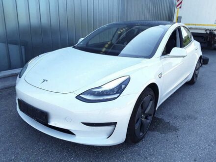 Тесла Модель 3 2020 у Європі на Automoto.ua Білий Тесла Модель 3, об'ємом двигуна 0 л та пробігом 90 тис. км за 26085 $, фото 1 на Automoto.ua
