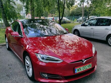 Тесла Модель С 2017 в Европе на Automoto.ua Красный Тесла Модель С, объемом двигателя 0 л и пробегом 95000 тыс. км за 89000 $, фото 1 на Automoto.ua