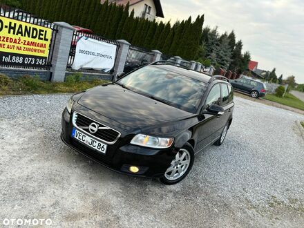 Вольво V50 2010 у Європі на Automoto.ua Чорний Вольво V50, об'ємом двигуна 1 л та пробігом 246 тис. км за 4020 $, фото 1 на Automoto.ua