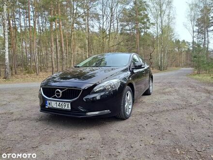 Вольво V40 2017 у Європі на Automoto.ua Чорний Вольво V40, об'ємом двигуна 1 л та пробігом 197 тис. км за 43700 $, фото 1 на Automoto.ua