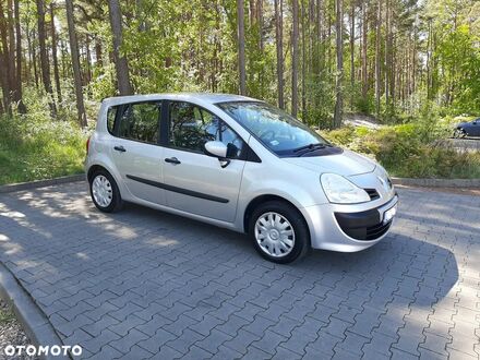Рено Модус 2008 в Европе на Automoto.ua Серый Рено Модус, объемом двигателя 1 л и пробегом 190 тыс. км за 2155 $, фото 1 на Automoto.ua