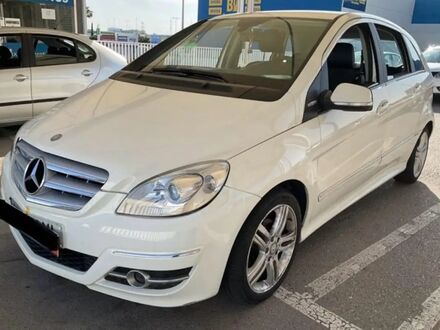 Мерседес Б 160 2010 в Европе на Automoto.ua Белый Мерседес Б 160, объемом двигателя 1.5 л и пробегом 129 тыс. км за 11604 $, фото 1 на Automoto.ua