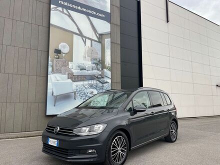 Фольксваген Туран 2019 в Европе на Automoto.ua Серый Фольксваген Туран, объемом двигателя 1.97 л и пробегом 208 тыс. км за 14579 $, фото 1 на Automoto.ua
