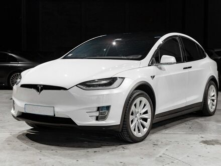 Тесла Модель Х 2017 в Европе на Automoto.ua Белый Тесла Модель Х, объемом двигателя 0 л и пробегом 214 тыс. км за 33404 $, фото 1 на Automoto.ua
