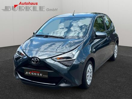 Тойота Айго 2021 у Європі на Automoto.ua Сірий Тойота Айго, об'ємом двигуна 1 л та пробігом 47 тис. км за 14240 $, фото 1 на Automoto.ua