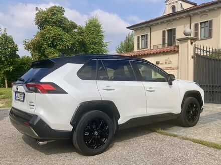 Тойота РАВ 4 2023 в Европе на Automoto.ua Тойота РАВ 4, объемом двигателя 2.49 л и пробегом 22 тыс. км за 44275 $, фото 1 на Automoto.ua