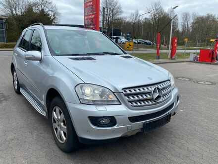Мерседес МЛ 320 2006 у Європі на Automoto.ua Срібний Мерседес МЛ 320, об'ємом двигуна 2.99 л та пробігом 418 тис. км за 4989 $, фото 1 на Automoto.ua