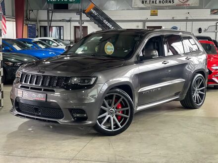 Джип Grand Cherokee 2019 у Європі на Automoto.ua Сірий Джип Grand Cherokee, об'ємом двигуна 6.42 л та пробігом 38 тис. км за 63672 $, фото 1 на Automoto.ua