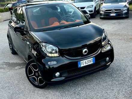 Смарт Forfour 2016 у Європі на Automoto.ua Чорний Смарт Forfour, об'ємом двигуна 1 л та пробігом 139 тис. км за 12637 $, фото 1 на Automoto.ua