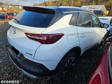 Опель Grandland X 2019 в Европе на Automoto.ua Белый Опель Grandland X, объемом двигателя 1 л и пробегом 43 тыс. км за 19900 $, фото 1 на Automoto.ua