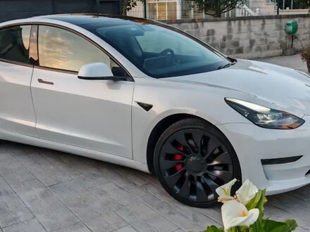 Тесла Модель 3 2021 в Европе на Automoto.ua Белый Тесла Модель 3, объемом двигателя 0 л и пробегом 99 тыс. км за 33112 $, фото 1 на Automoto.ua