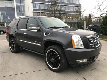 Кадиллак Эскалейд 2010 в Европе на Automoto.ua Серый Кадиллак Эскалейд, объемом двигателя 6.16 л и пробегом 119 тыс. км за 12937 $, фото 1 на Automoto.ua