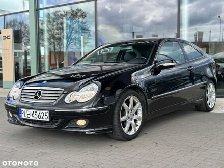 Мерседес Ц-Класс 2004 в Европе на Automoto.ua Черный Мерседес Ц-Класс, объемом двигателя 2.15 л и пробегом 309 тыс. км за 10500 $, фото 1 на Automoto.ua
