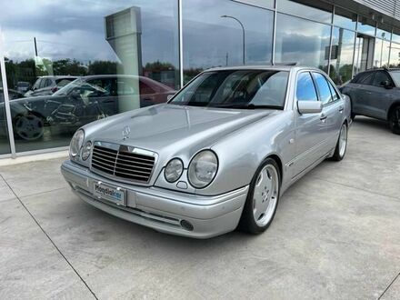 Мерседес E 55 АМГ 1999 в Европе на Automoto.ua Серебряный Мерседес E 55 АМГ, объемом двигателя 5.44 л и пробегом 100 тыс. км за 26026 $, фото 1 на Automoto.ua