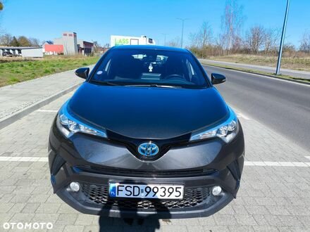 Тойота C-HR 2017 в Европе на Automoto.ua Серый Тойота C-HR, объемом двигателя 1 л и пробегом 127 тыс. км за 63400 $, фото 1 на Automoto.ua