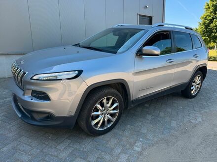 Джип Чероки 2014 в Европе на Automoto.ua Серебряный Джип Чероки, объемом двигателя 1.96 л и пробегом 220 тыс. км за 9769 $, фото 1 на Automoto.ua