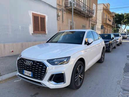 Ауди Ку 5 2023 в Европе на Automoto.ua Белый Ауди Ку 5, объемом двигателя 1.97 л и пробегом 21 тыс. км за 56223 $, фото 1 на Automoto.ua