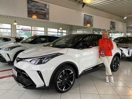 Белый Тойота C-HR, объемом двигателя 1.99 л и пробегом 17 тыс. км за 37675 $, фото 1 на Automoto.ua