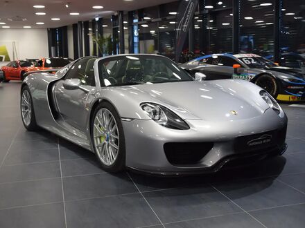 Порше 918 2015 у Європі на Automoto.ua Срібний Порше 918, об'ємом двигуна 4.59 л та пробігом 23 тис. км за 1447729 $, фото 1 на Automoto.ua