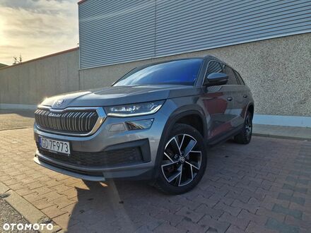 Шкода Kodiaq 2022 в Европе на Automoto.ua Серый Шкода Kodiaq, объемом двигателя 1 л и пробегом 16 тыс. км за 33899 $, фото 1 на Automoto.ua