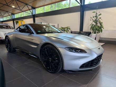 Астон Мартин В8 Вантаж 2024 в Европе на Automoto.ua Черный Астон Мартин В8 Вантаж, объемом двигателя 3.98 л и пробегом 7 тыс. км за 173711 $, фото 1 на Automoto.ua