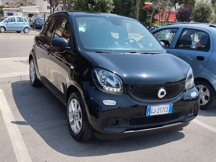 Смарт Forfour 2019 у Європі на Automoto.ua Чорний Смарт Forfour, об'ємом двигуна 1 л та пробігом 114 тис. км за 10451 $, фото 1 на Automoto.ua