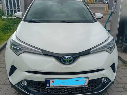 Белый Тойота C-HR, объемом двигателя 1.8 л и пробегом 89 тыс. км за 19871 $, фото 1 на Automoto.ua