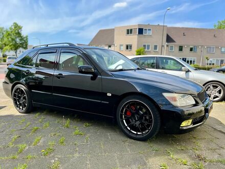 Лексус IS 200 2003 в Европе на Automoto.ua Черный Лексус IS 200, объемом двигателя 2 л и пробегом 185 тыс. км за 9736 $, фото 1 на Automoto.ua
