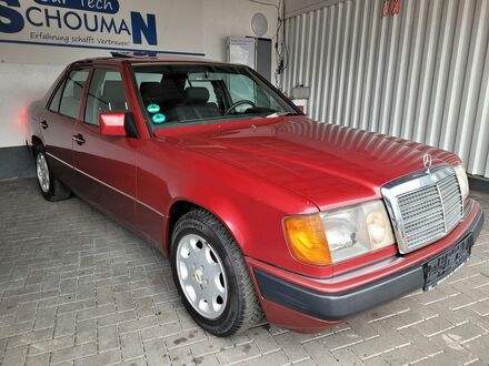 Мерседес 260 1990 в Европе на Automoto.ua Красный Мерседес 260, объемом двигателя 2.6 л и пробегом 283 тыс. км за 5169 $, фото 1 на Automoto.ua