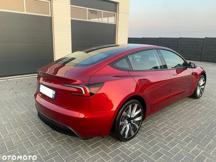 Тесла Модель 3 2024 в Европе на Automoto.ua Красный Тесла Модель 3, объемом двигателя 0 л и пробегом 19 тыс. км за 23705 $, фото 1 на Automoto.ua