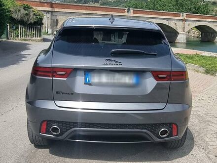 Чорний Ягуар E-Pace, об'ємом двигуна 2 л та пробігом 101 тис. км за 32573 $, фото 1 на Automoto.ua