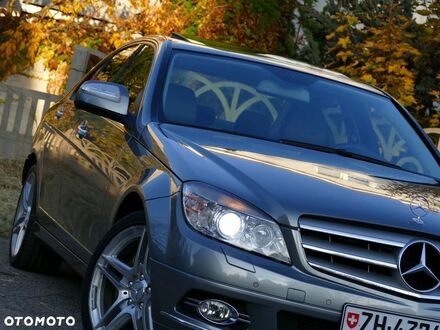 Мерседес Ц-Клас 2009 у Європі на Automoto.ua Сірий Мерседес Ц-Клас, об'ємом двигуна 3.5 л та пробігом 176 тис. км за 9662 $, фото 1 на Automoto.ua