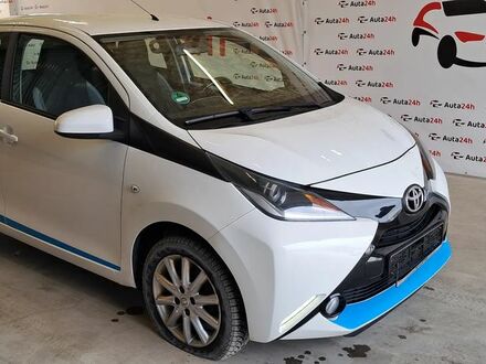 Тойота Айго 2015 в Европе на Automoto.ua Белый Тойота Айго, объемом двигателя 1 л и пробегом 129 тыс. км за 9400 $, фото 1 на Automoto.ua