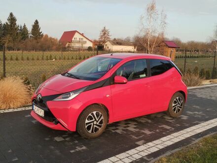 Тойота Айго 2017 в Европе на Automoto.ua Красный Тойота Айго, объемом двигателя 1 л и пробегом 173 тыс. км за 22500 $, фото 1 на Automoto.ua