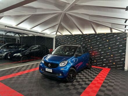Смарт Forfour 2016 у Європі на Automoto.ua Синій Смарт Forfour, об'ємом двигуна 1 л та пробігом 75 тис. км за 11391 $, фото 1 на Automoto.ua