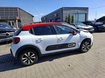 Ситроен С3 2023 в Европе на Automoto.ua Белый Ситроен С3, объемом двигателя 1.2 л и пробегом 20 тыс. км за 7539 $, фото 1 на Automoto.ua
