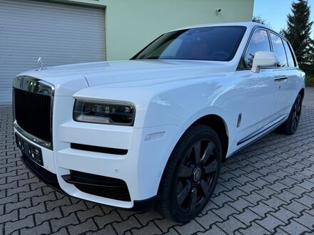Ролс Ройс Cullinan 2022 в Европе на Automoto.ua Белый Ролс Ройс Cullinan, объемом двигателя 6.75 л и пробегом 8 тыс. км за 450979 $, фото 1 на Automoto.ua