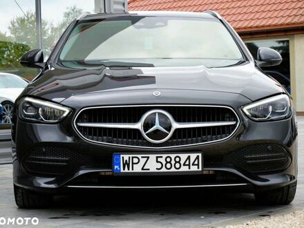 Мерседес Ц-Клас 2022 у Європі на Automoto.ua Чорний Мерседес Ц-Клас, об'ємом двигуна 1 л та пробігом 117 тис. км за 31272 $, фото 1 на Automoto.ua