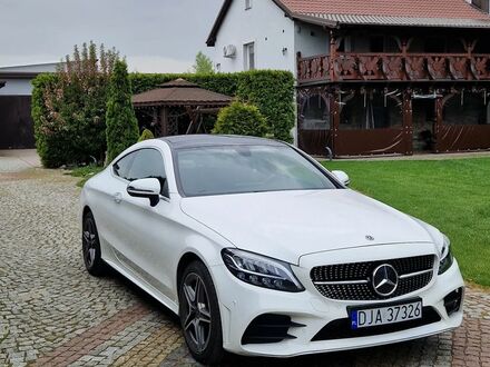 Мерседес Ц-Класс 2019 в Европе на Automoto.ua Белый Мерседес Ц-Класс, объемом двигателя 1 л и пробегом 72 тыс. км за 120000 $, фото 1 на Automoto.ua