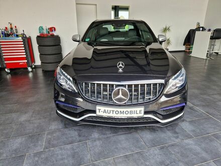 Мерседес Ц 63 AMГ 2017 у Європі на Automoto.ua Чорний Мерседес Ц 63 AMГ, об'ємом двигуна 3.98 л та пробігом 27 тис. км за 77452 $, фото 1 на Automoto.ua