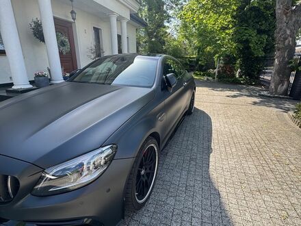 Мерседес Ц-Класс 2019 в Европе на Automoto.ua Черный Мерседес Ц-Класс, объемом двигателя 3.98 л и пробегом 54 тыс. км за 66586 $, фото 1 на Automoto.ua