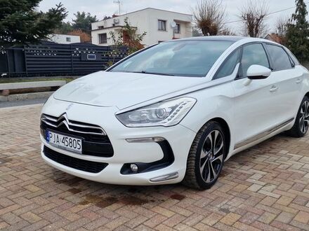 Сітроен ДС5 2012 у Європі на Automoto.ua Білий Сітроен ДС5, об'ємом двигуна 1 л та пробігом 183 тис. км за 34500 $, фото 1 на Automoto.ua