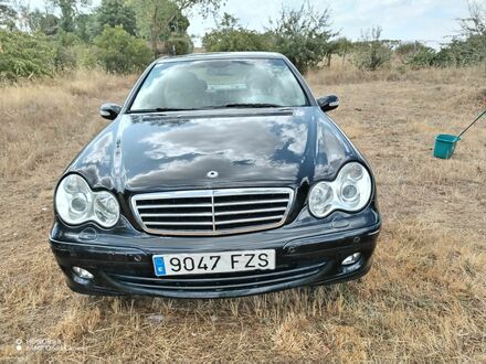 Мерседес Ц-Класс 2008 в Европе на Automoto.ua Черный Мерседес Ц-Класс, объемом двигателя 2.15 л и пробегом 400 тыс. км за 3647 $, фото 1 на Automoto.ua