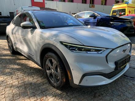 Форд Mustang Mach-E 2022 у Європі на Automoto.ua Білий Форд Mustang Mach-E, об'ємом двигуна 0 л та пробігом 17 тис. км за 21920 $, фото 1 на Automoto.ua