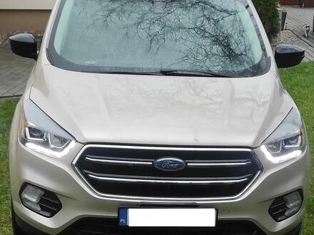 Форд Эскейп 2018 в Европе на Automoto.ua Бежевый Форд Эскейп, объемом двигателя 1 л и пробегом 119 тыс. км за 53500 $, фото 1 на Automoto.ua
