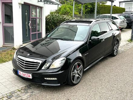 Мерседес E 63 AMG 2013 в Европе на Automoto.ua Черный Мерседес E 63 AMG, объемом двигателя 5.46 л и пробегом 214 тыс. км за 27288 $, фото 1 на Automoto.ua