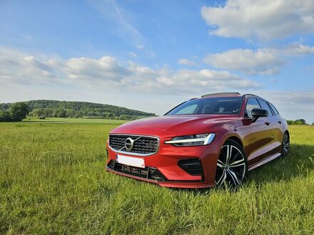 Вольво B60 2019 в Европе на Automoto.ua Красный Вольво B60, объемом двигателя 1.97 л и пробегом 70 тыс. км за 29872 $, фото 1 на Automoto.ua