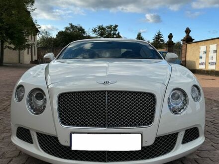 Бентли Континенталь ГТ 2011 в Европе на Automoto.ua Белый Бентли Континенталь ГТ, объемом двигателя 6 л и пробегом 61 тыс. км за 67885 $, фото 1 на Automoto.ua