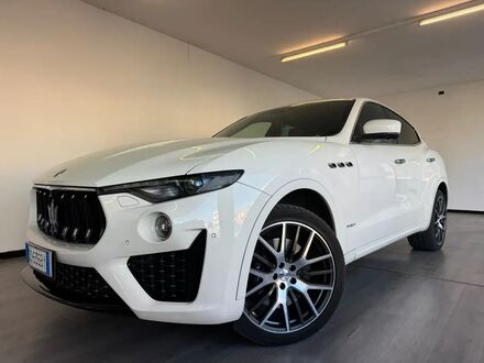 Мазерати Леванте 2018 в Европе на Automoto.ua Белый Мазерати Леванте, объемом двигателя 2.99 л и пробегом 70 тыс. км за 45618 $, фото 1 на Automoto.ua