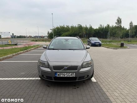 Вольво V50 2005 у Європі на Automoto.ua Сірий Вольво V50, об'ємом двигуна 1 л та пробігом 338 тис. км за 1574 $, фото 1 на Automoto.ua